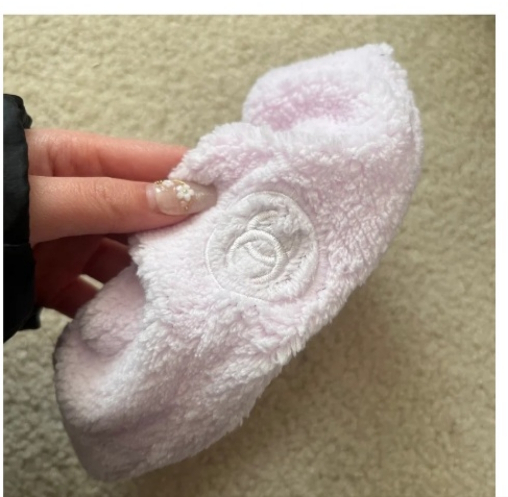 Chanel headband pink